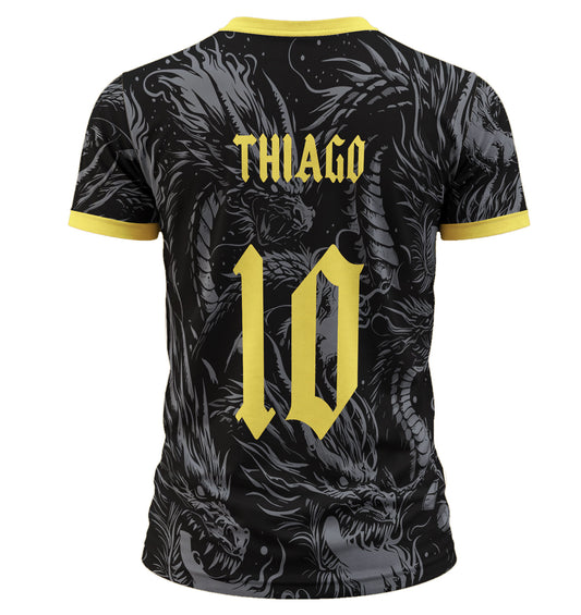 Mockup Costas arte digital dragão dourado para camisa interclasse 2026