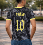 Modelo Usando Costas Camisa arte digital dragão dourado para camisa interclasse 2026