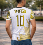 Modelo Usando Camiseta Costas manga Curta Athena