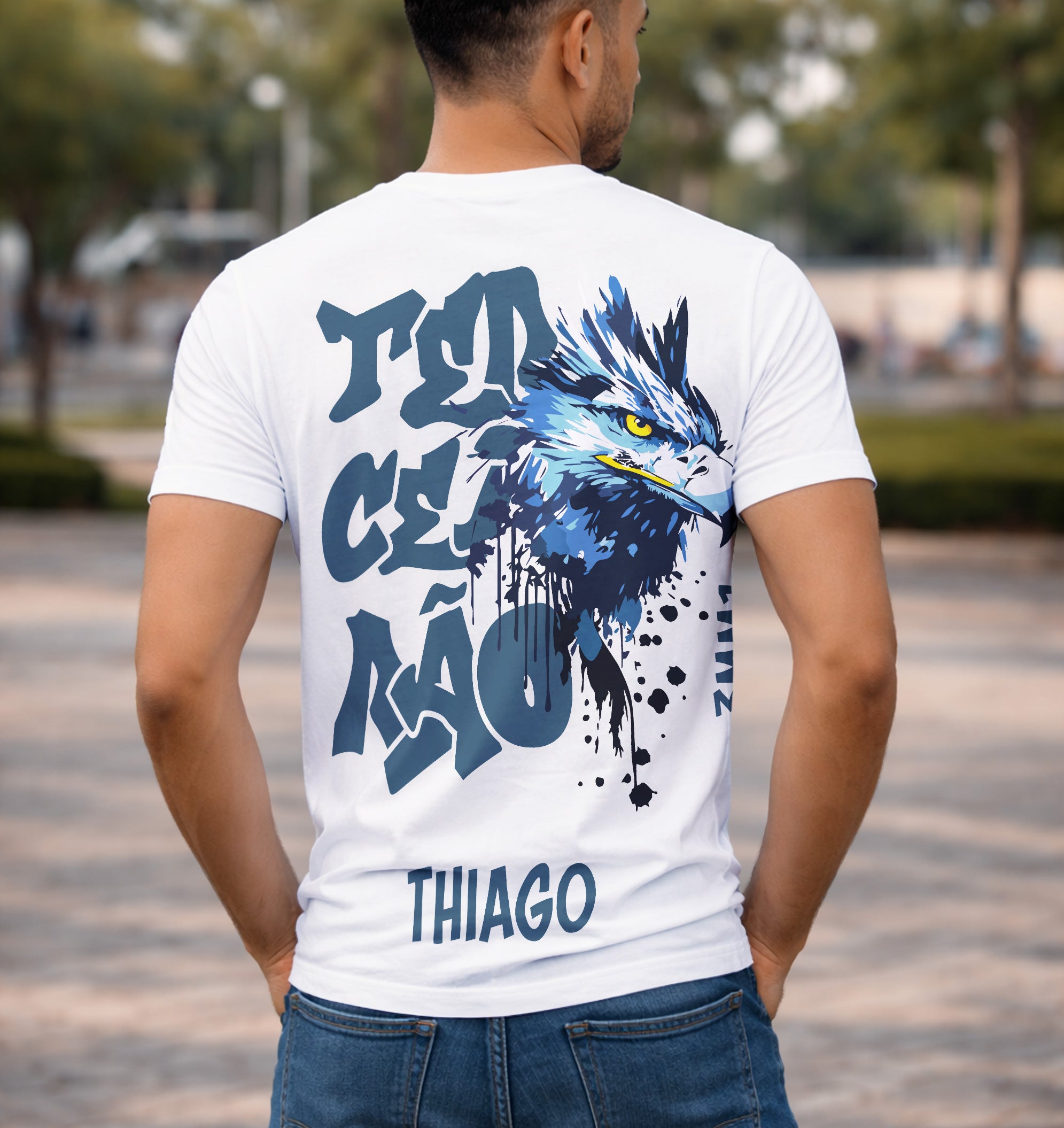 Modelo usando camiseta arte vetor aguia terceirão 2026 costas 